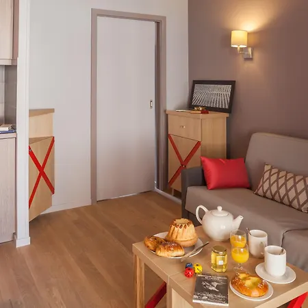 Pierre & La Petite Venise Apart-hotel