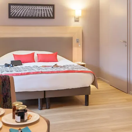 Pierre & La Petite Venise